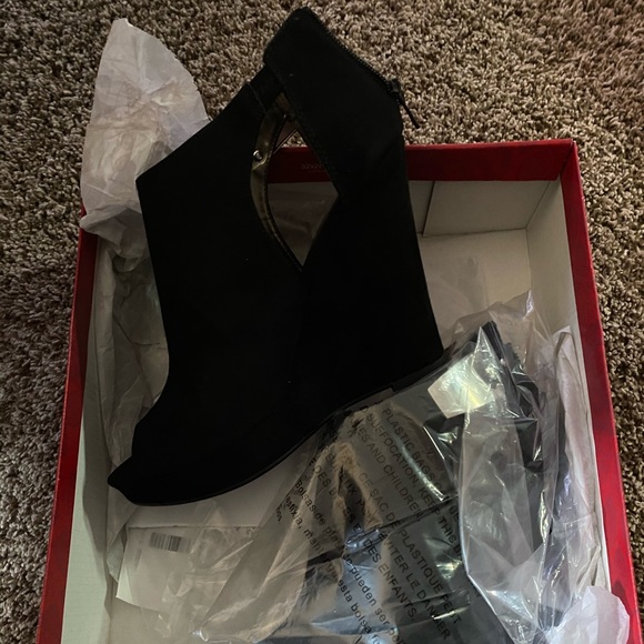 BNIB Carlos Santana Manchester wedges - Picture 2 of 4